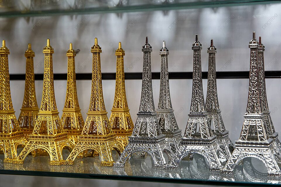Eksplorasi Simbol Romantis Paris Miniatur Menara Eiffel 