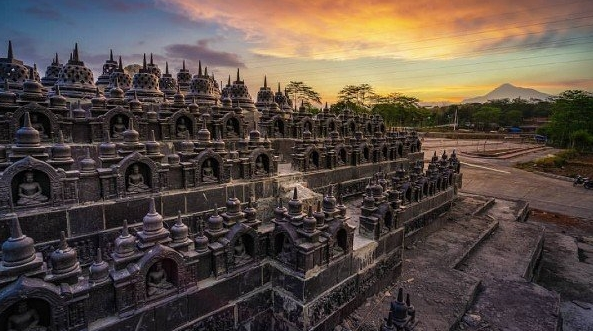 Keindahan dan Pesona Miniatur Candi Borobudur
