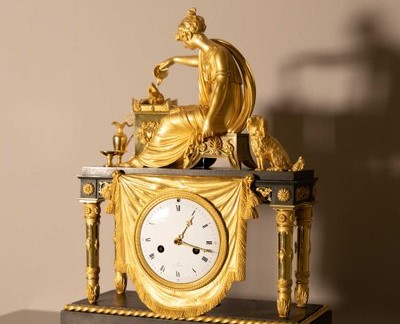 Melihat Keindahan dari Miniatur Royal Clock